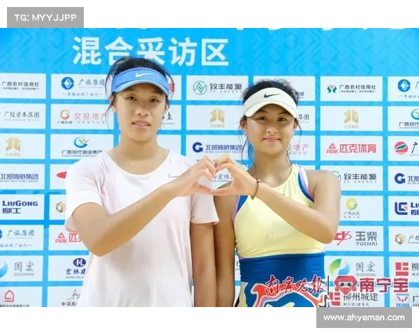 网球小组赛精彩对决 各路高手争夺晋级资格 上演激烈角逐